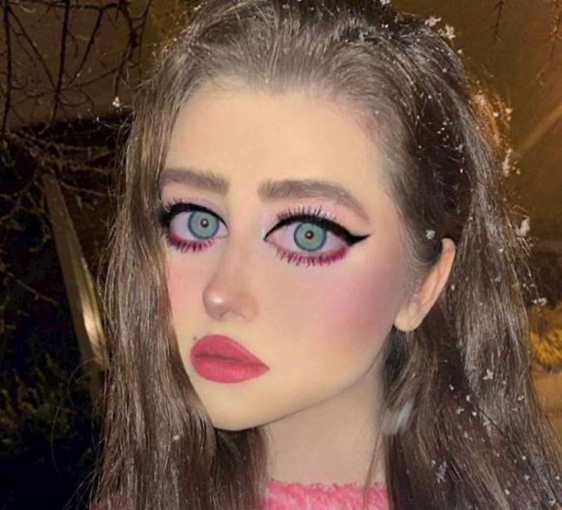 Što se događa s njenim očima?!