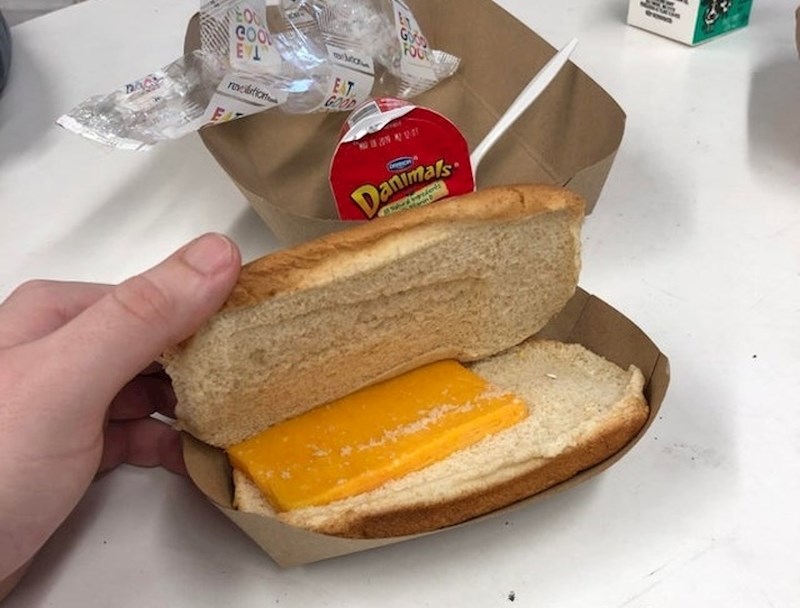 Kupio je sendvič, nije bio oduševljen.