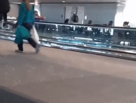 Lik je očito imao vremena pa se odlučio malo zabaviti na zračnoj luci