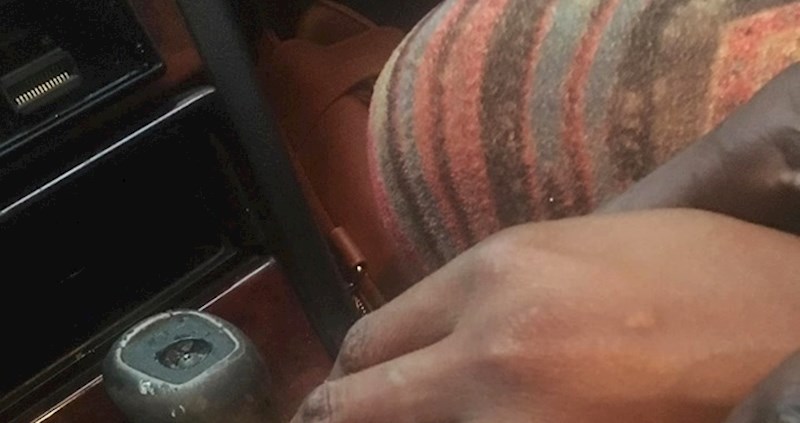 Na prvi pogled izgleda kao obična fotka iz auta, no jedan detalj je oduševio društvene mreže