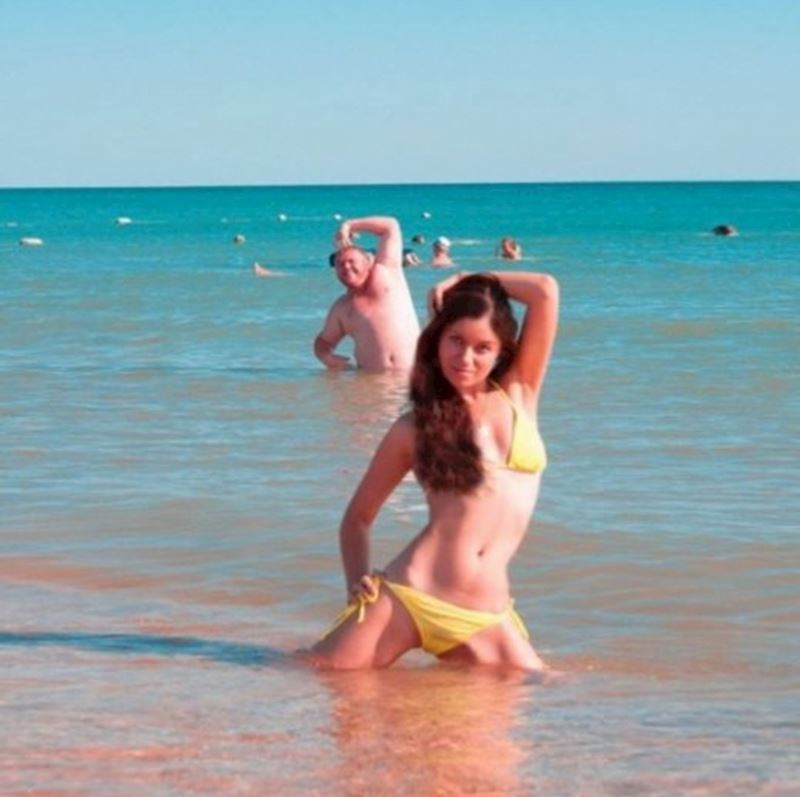 Nije imala pojma što se događa iza nje...