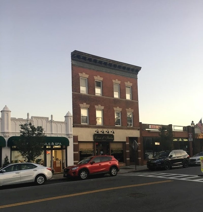 Kad je slikate pod savršenim kutom, ova zgrada izgleda kao da se sastoji samo od vanjske fasade.