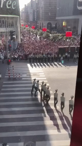 Kinezi na genijalan način rješavaju gužve, pogledajte kako reguliraju promet u centru grada