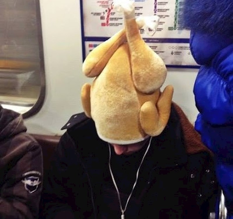 Jeste li ikad vidjeli čudniju zimsku kapu?