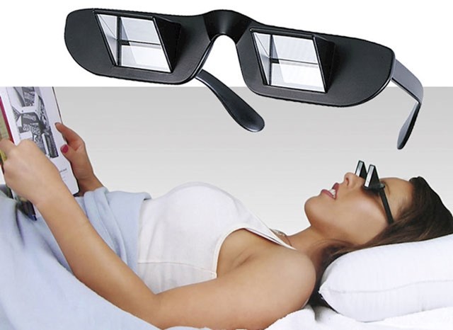 Naočale za čitanje u ležećem položaju