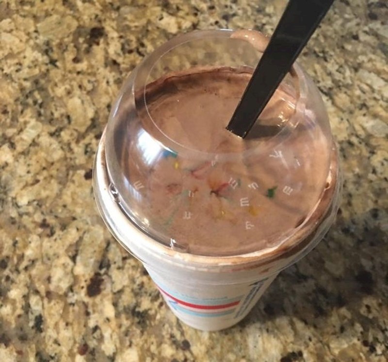 "Uzeo sam si piće s M&M's bombončićima. Bomboni su potonuli, a slova "m" s natpisa su ostala gore."