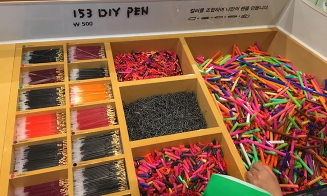 U ovom supermarketu možete napraviti vlastitu olovku, sami birate dijelove.
