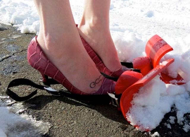 ralicama za obuću čistit ćete snijeg dok hodate...