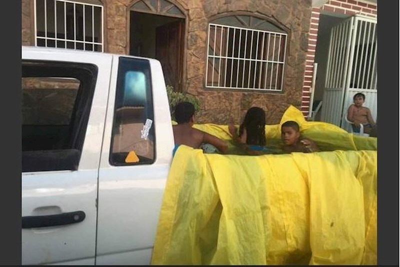 A ova ekipa je prikolicu pretvorila u bazen...