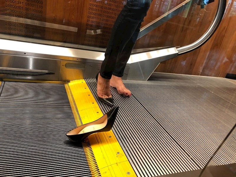 Pokretne stepenice znaju biti opasne.