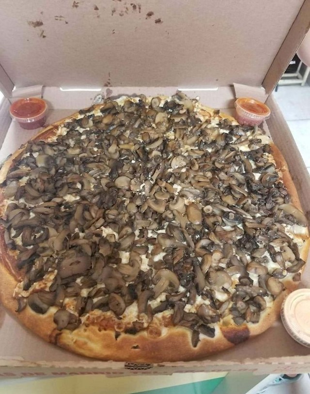 "Rekla sam pizzeriji da mi stave što više gljiva na pizzu. Evo što sam dobila."