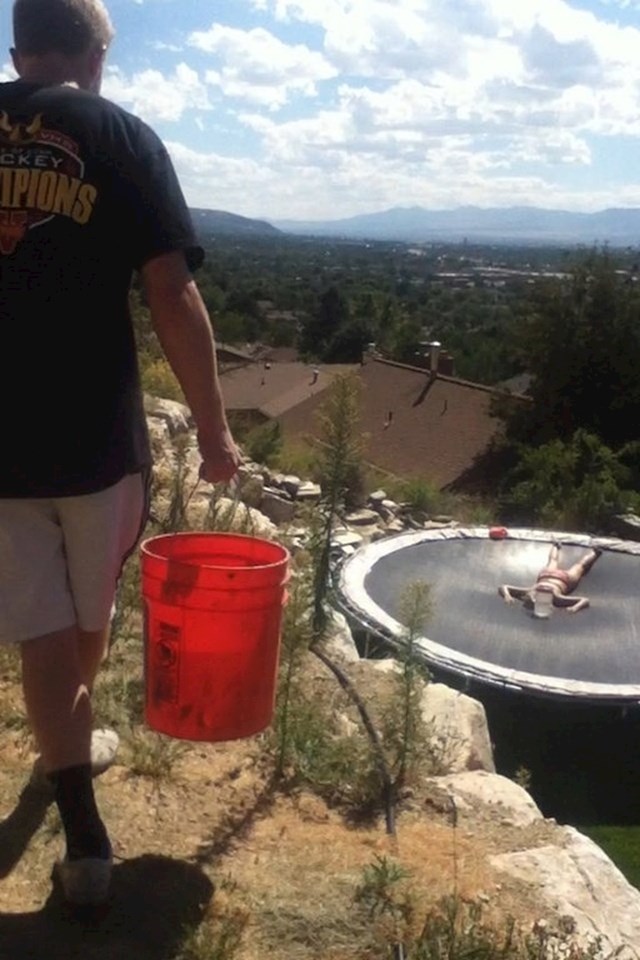 Njegova sestra se sunčala na trampolinu. Nije imala pojma što je čeka...