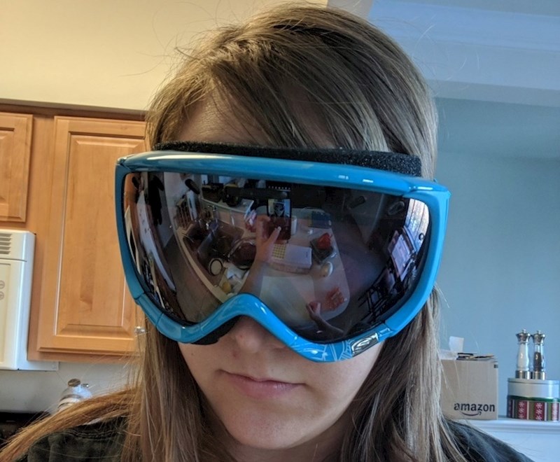 Ide na skijanje? Ne, ide rezati luk.