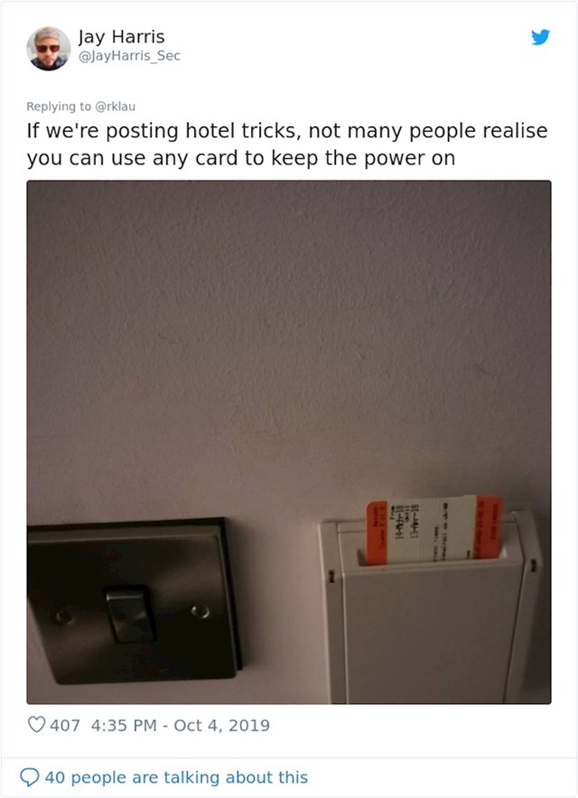 Ovaj čovjek je primijetio da struju / rasvjetu u hotelskoj sobi možete držati uključenom bilo kojom karticom.