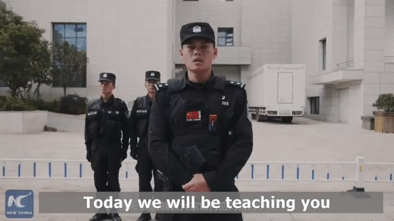 Kineska policija je smiješnim videom pokazala kako se ljudi trebaju obračunati s napadačem