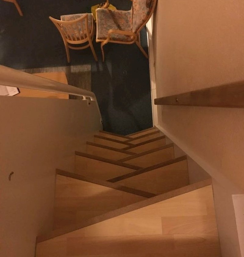 "Stepenice u ovom hotelu su jako čudne!"