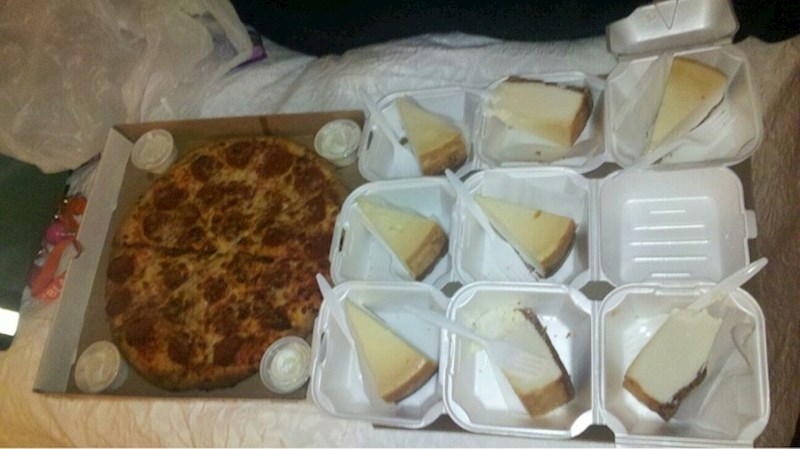 Čovjek je naručio štapiće od sira. Osoba koja je zaprimala narudžbe ga je očito krivo razumjela.