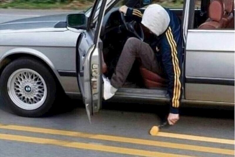 Nastaju li ovako one crte na cesti?!