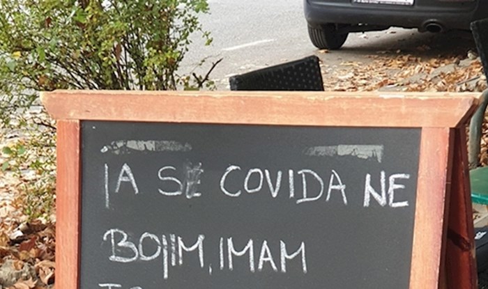 Restoran je ispred ulaza postavio poruku koja nasmijava prolaznike