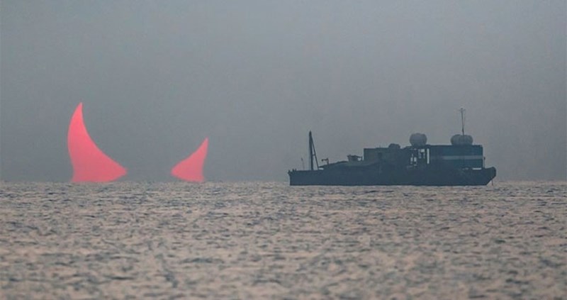 Ovo je jedan od najčudnijih izlazaka sunca ikad, slika nije fotošopirana