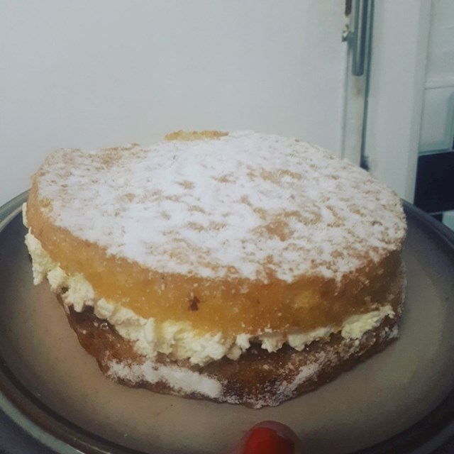 15 fotografija zbog kojih ćete na trenutak zaboraviti sve svoje probleme "mama mi je svake godine pravila rođendanske torte, čak 44 godine. bilo nam je jako teško kad je prije dva mjeseca umrla. ove godine se tata potrudio napraviti rođendansku tortu za mene. srce mi se istopilo."
