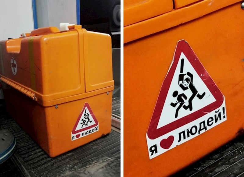 "Idem u medicinsku školu. Kad sam bila na praksi, vidjela sam kovčeg s čudnom naljepnicom na kojoj je pisalo 'Volim ljude'. Nisam znala što da mislim."