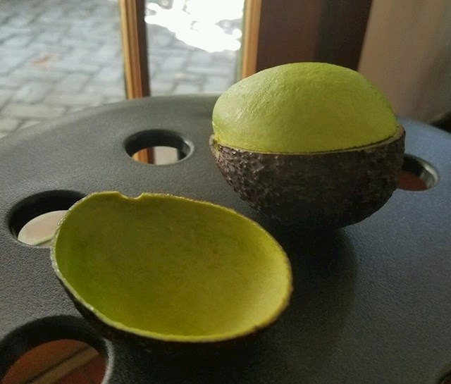 Svi mi sanjamo o tome da jednog dana uspijemo ovako oguliti avokado. ;)
