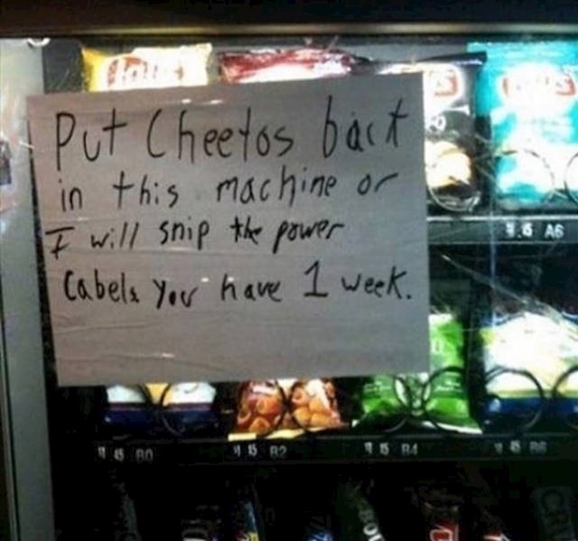 Vrati Cheetos u automat ili ću prerezati kabel za struju. Imaš tjedan dana.