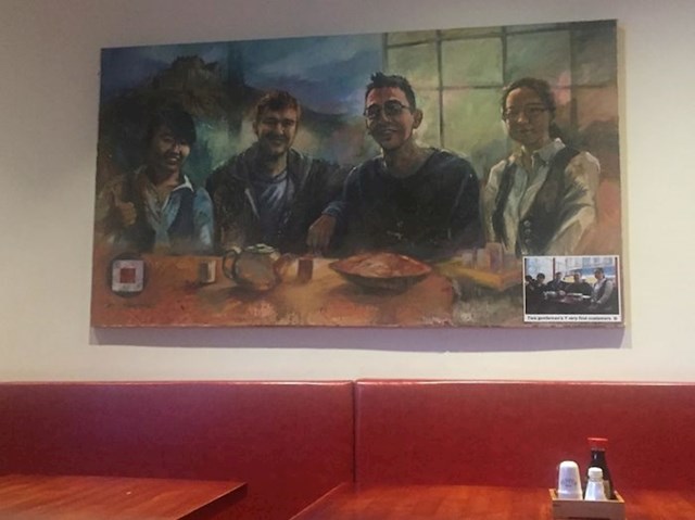 Ovaj restoran ima sliku svojih prvih nekoliko gostiju.