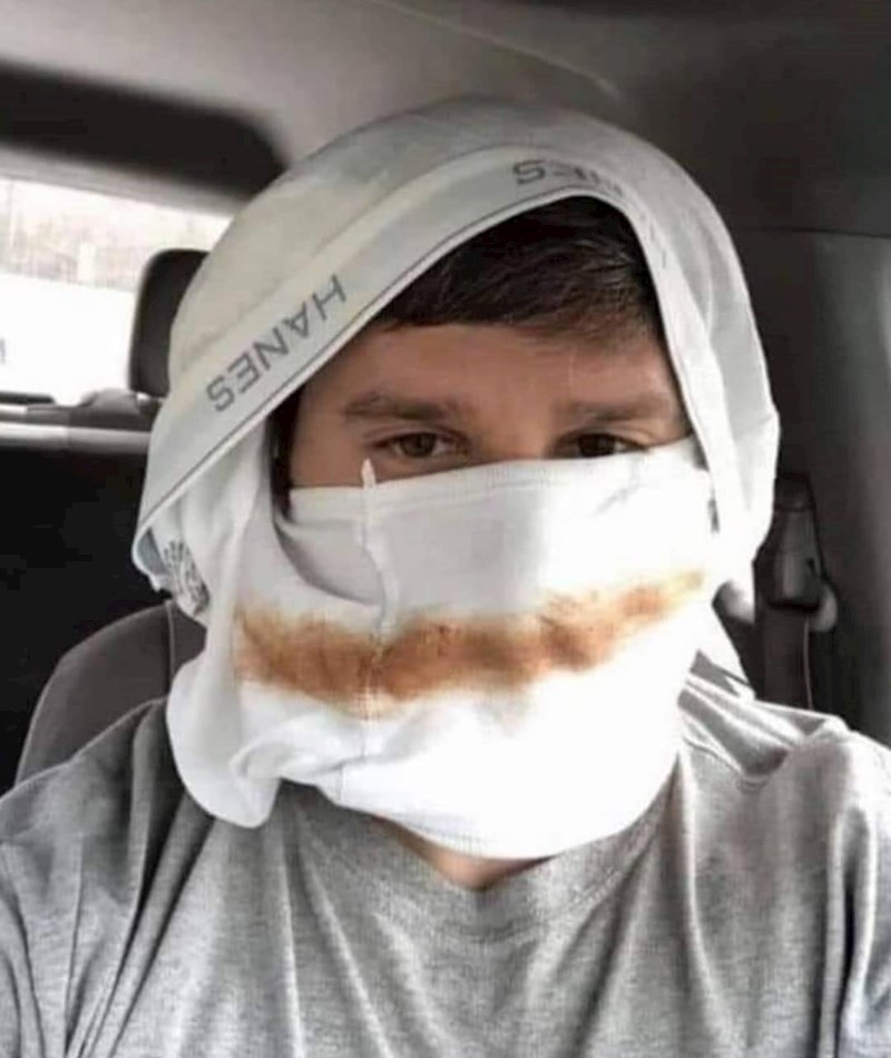 Konačno maska koja će otjerati sve ljude iz vaše blizine.