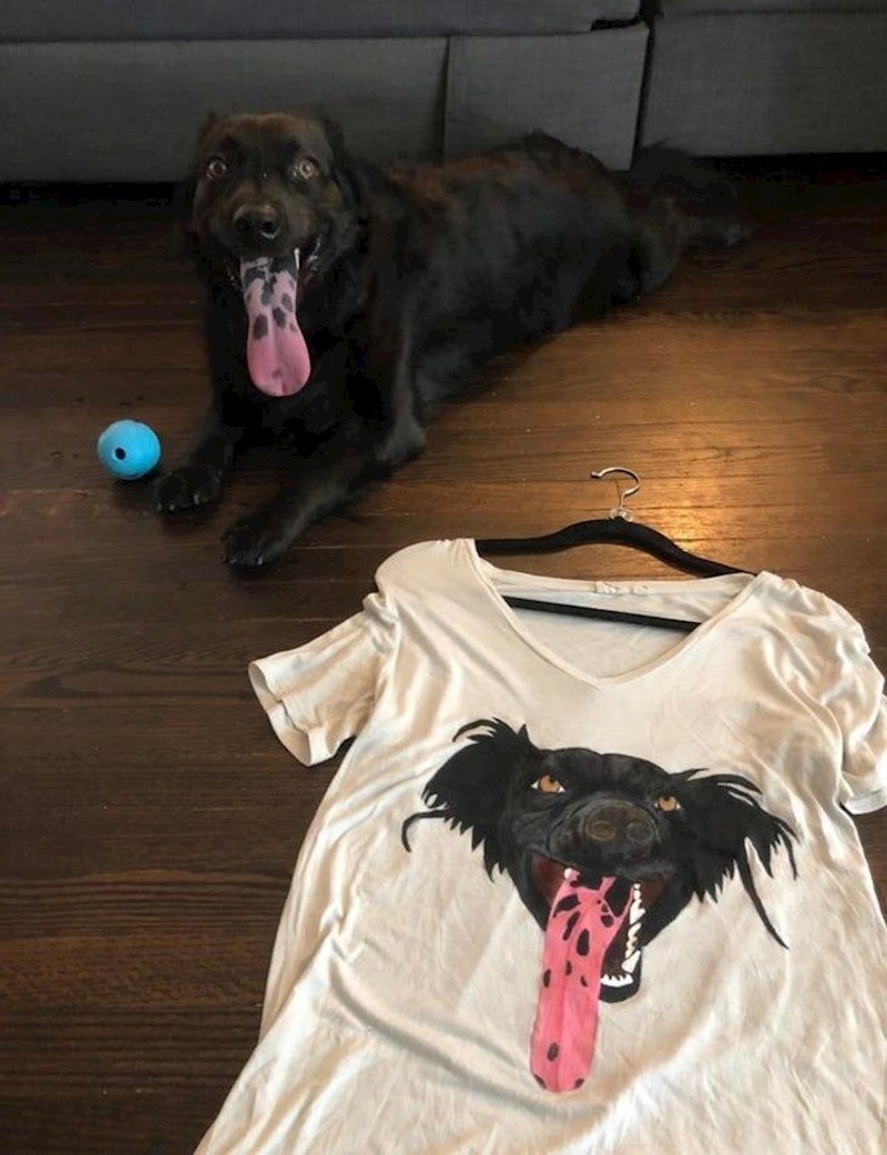 "Gledajući staru fotografiju crtala sam svog psa na majicu. Kasnije sam primijetila da su mu se crne šare na jeziku promijenile."