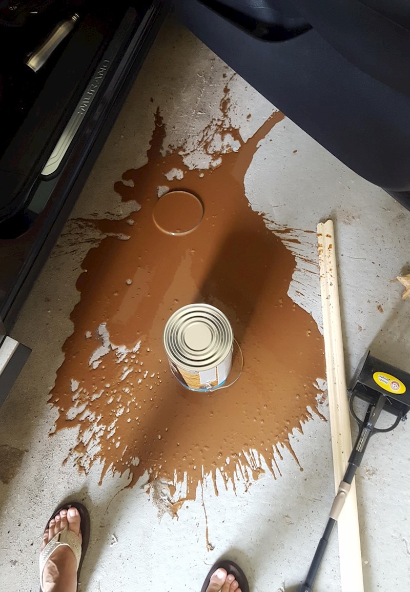 Dogodila mu se nezgoda, no ipak je imao sreće - auto mu je ostao čist.