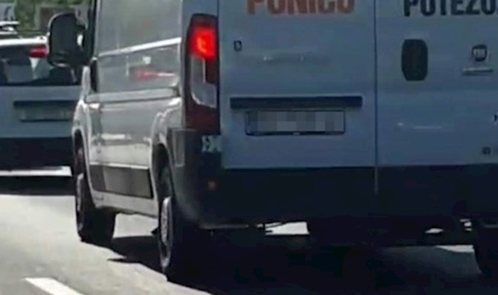 Tvrtka je na svoje vozilo napisala moto koji nasmijava druge vozače
