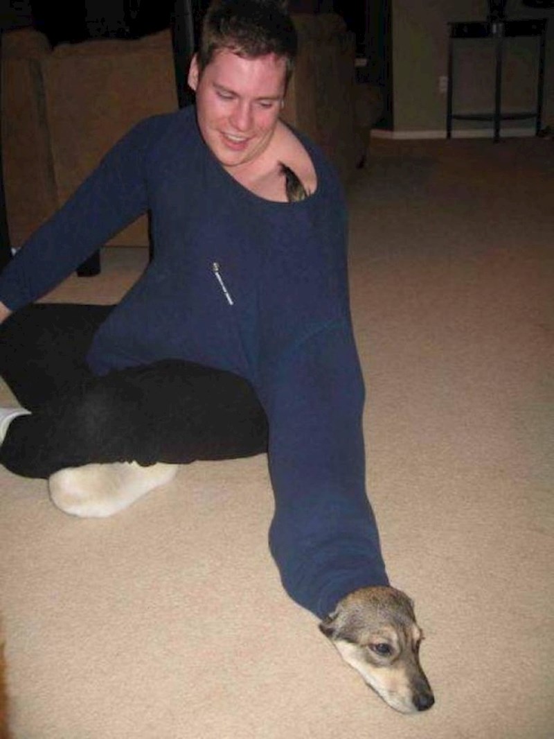 Njegov kućni ljubimac je lijeva ruka.