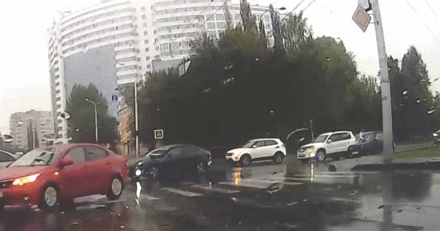 Bio je ovo najčudniji kišni dan ikad: Čekao je na raskrižju pa odjednom ugledao ovo