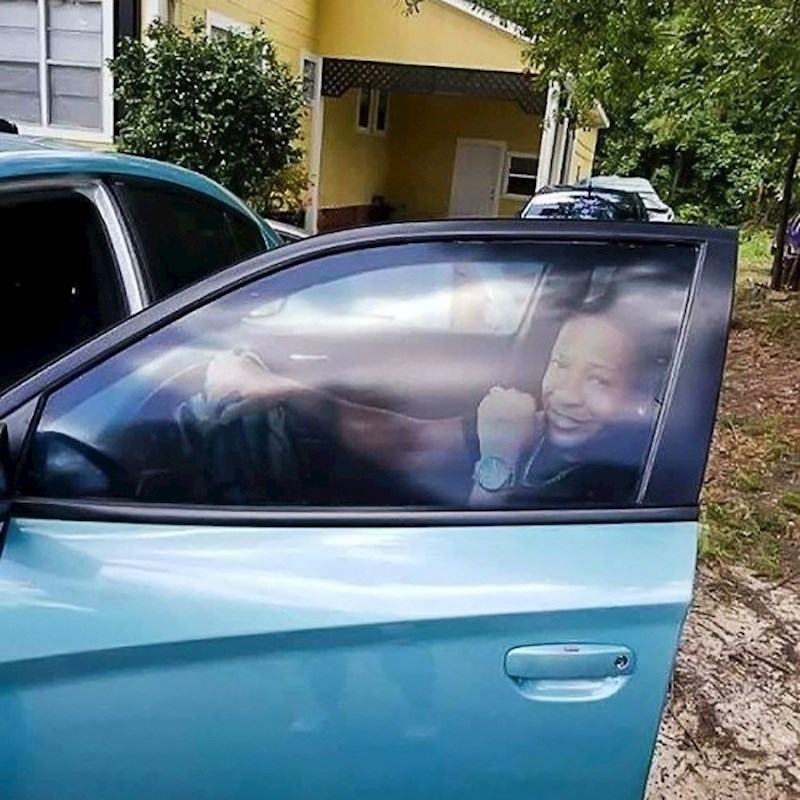 Odlična naljepnica za zbunjivanje prolaznika...