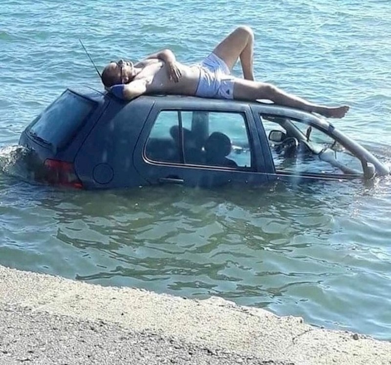 Pomirio se s činjenicom da je uništio auto. Njegovo rješenje bio je odmor.