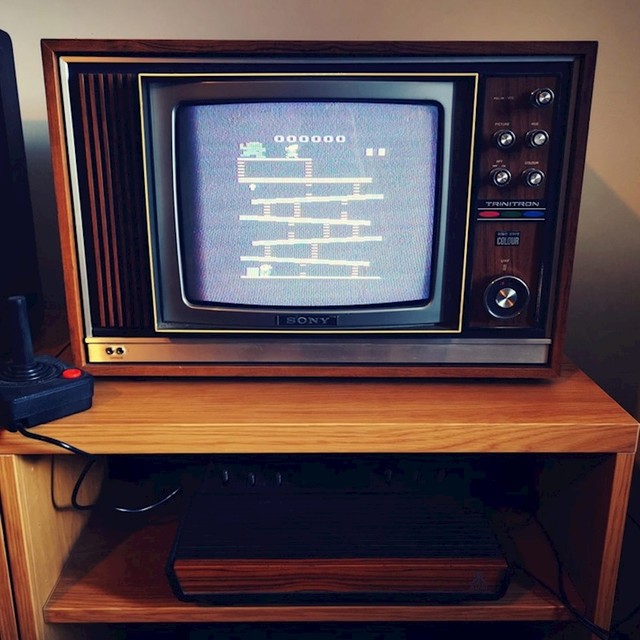 "Tatin stari TV iz 1960-ih godina još uvijek radi."