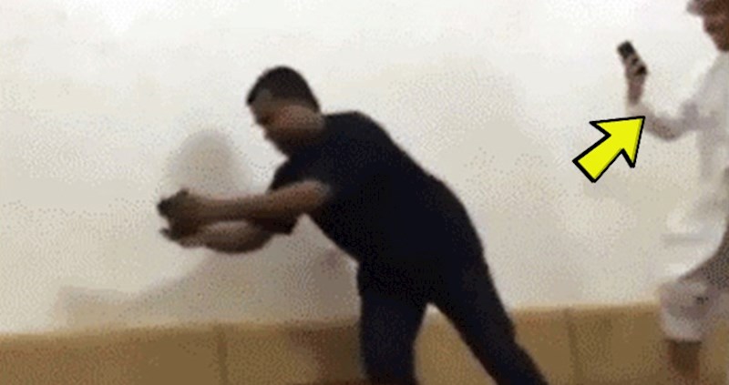 Muškarac je htio slikati geparda, a onda se dogodilo nešto zbog čega mu je umalo srce stalo