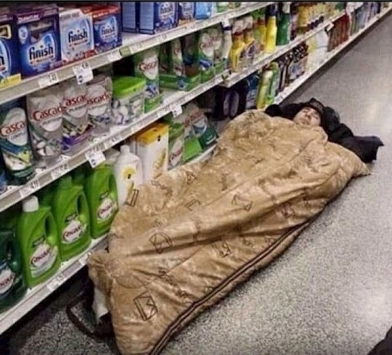 Tata je išao na kampiranje... u supermarket.