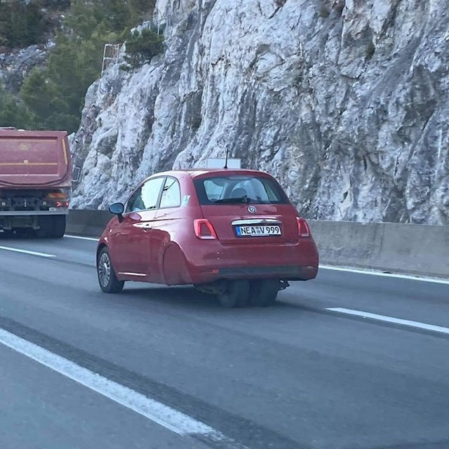 Pogledajte čime su ovi turisti iz Njemačke došli na Jadran: