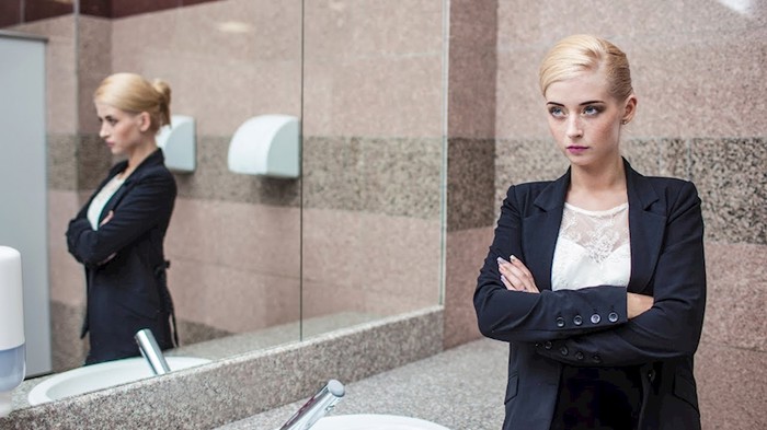 Bizaran slučaj iz Amerike: Šef ide mirisati WC svojih radnika?!
