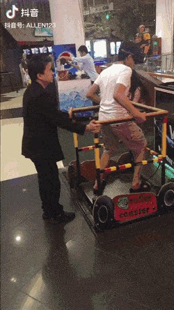 GENIJALNA FORA Kinezi nude vožnju kroz virtualnu stvarnost, pogledajte kako postižu "specijalne efekte"