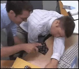 GIF Ovako brzo i efektivno možete probuditi kolegu ili šefa