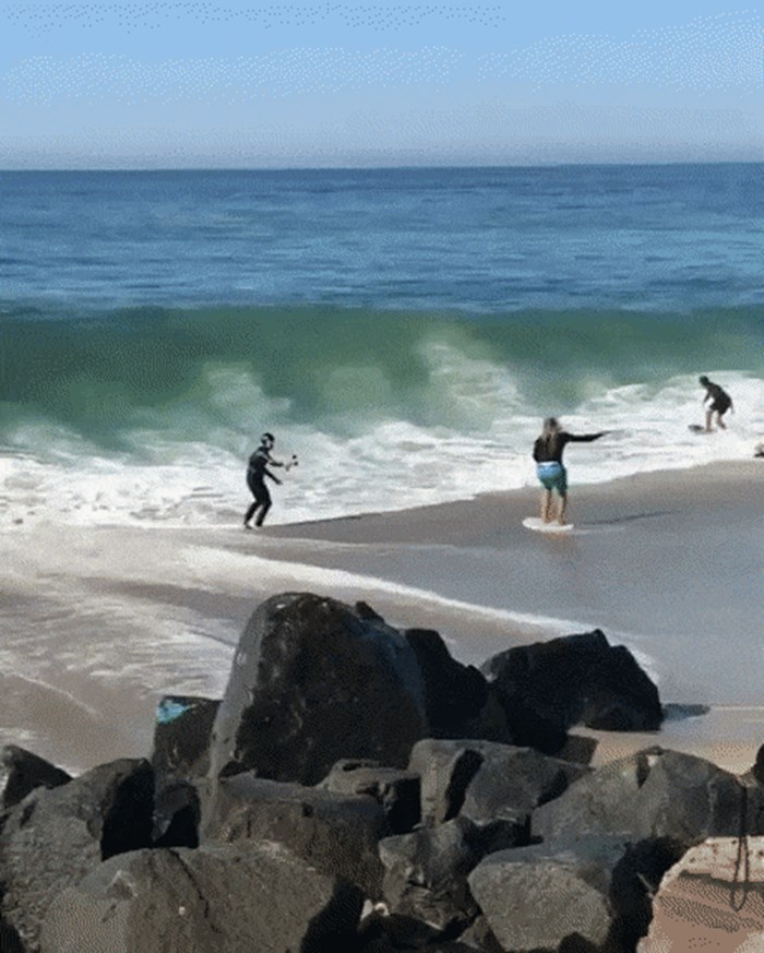 GIF Ovaj je surfer napravio predobar trik na dasci i sigurni smo da će vas oduševiti