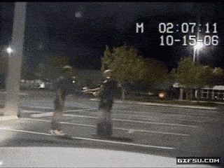 GIF Čovjek je pao na testu za alkohol prije nego je započelo testiranje 