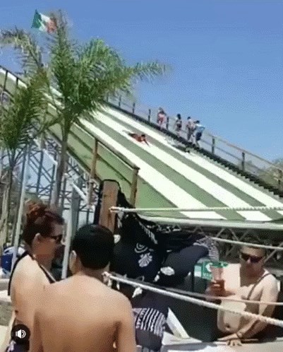 GIF Tobogan koji vas vine u nebesa. Biste li se usudili? 