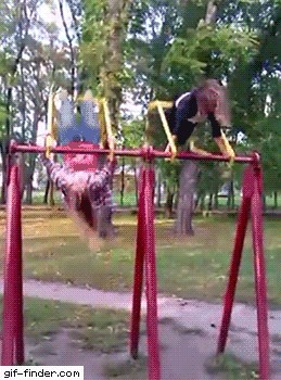 GIF Ljuljanje je završilo tragično i sigurni smo da je jako boljelo