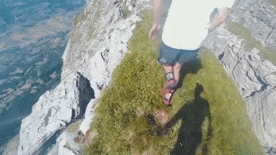 GIF Za ovako nešto čovjek treba biti pomalo lud ili neustrašiv 