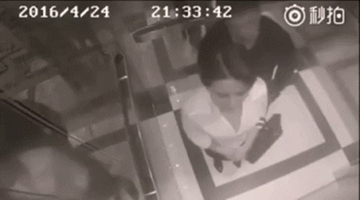 Muškarac je pokušao zagrliti ženu u liftu, a ona ga osramotila u par poteza